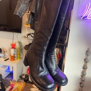 Vintage Y2K black leather knee high boots size 7